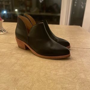 Nisolo Women’s Mia every day booties.